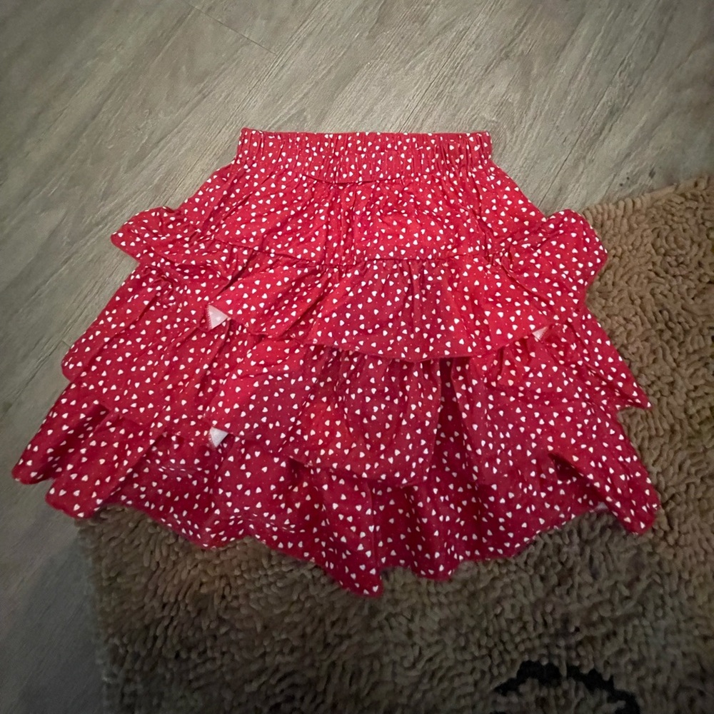 red and white ruffled skirt size xs